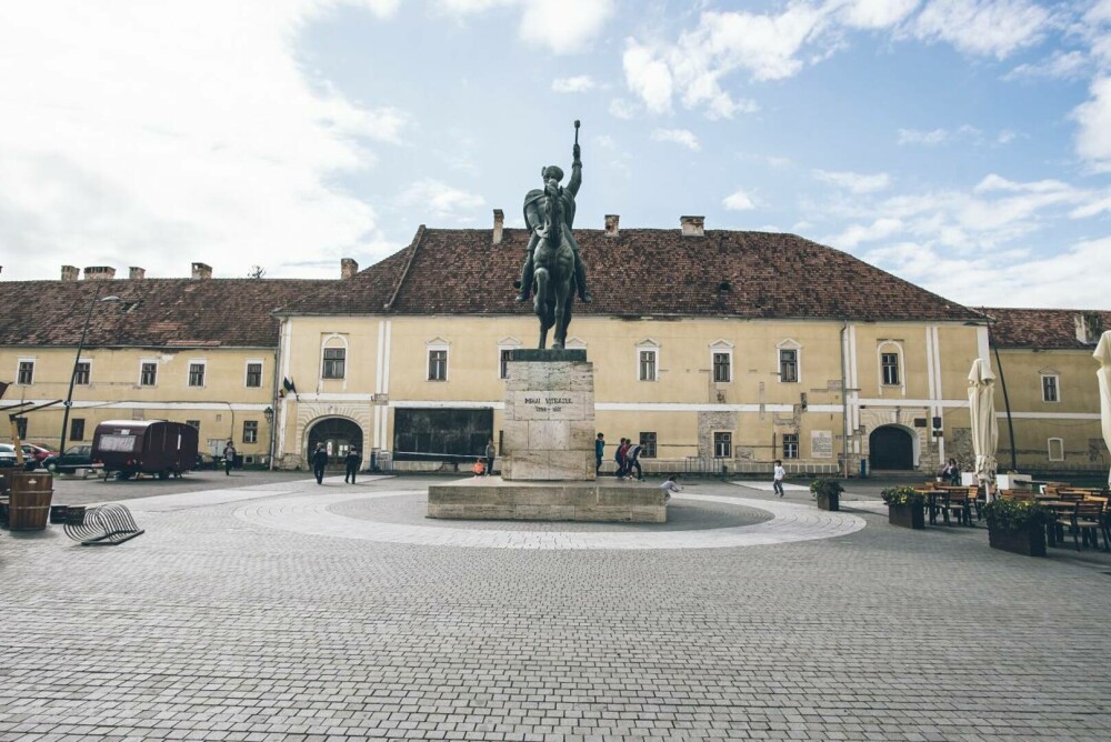 (Video) Palatul Principilor din Transilvania, vechi de peste șase secole, a fost readus la viață. Clădirea îmbină stilurile gotic, renascentist și baroc 2