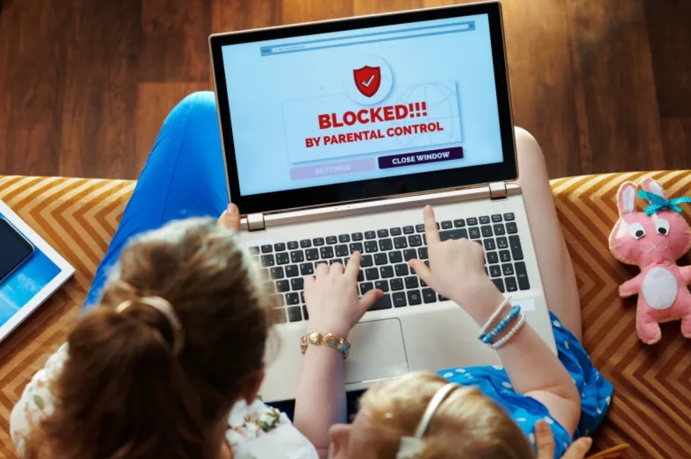Bolojan susține „Legea majoratului online”: fără Facebook, TikTok sau jocuri online sub 16 ani, fără acordul părinților! Noua lege cere acord scris al părinților pentru TikTok, Netflix și jocuri! 1