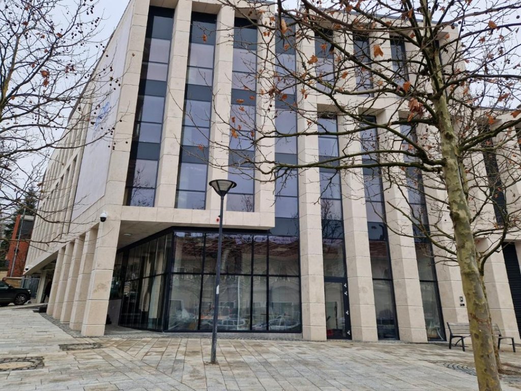 Cel mai nou parking din centrul Clujului se deschide de 1 Decembrie. Peste 300 de locuri de parcare disponibile 1