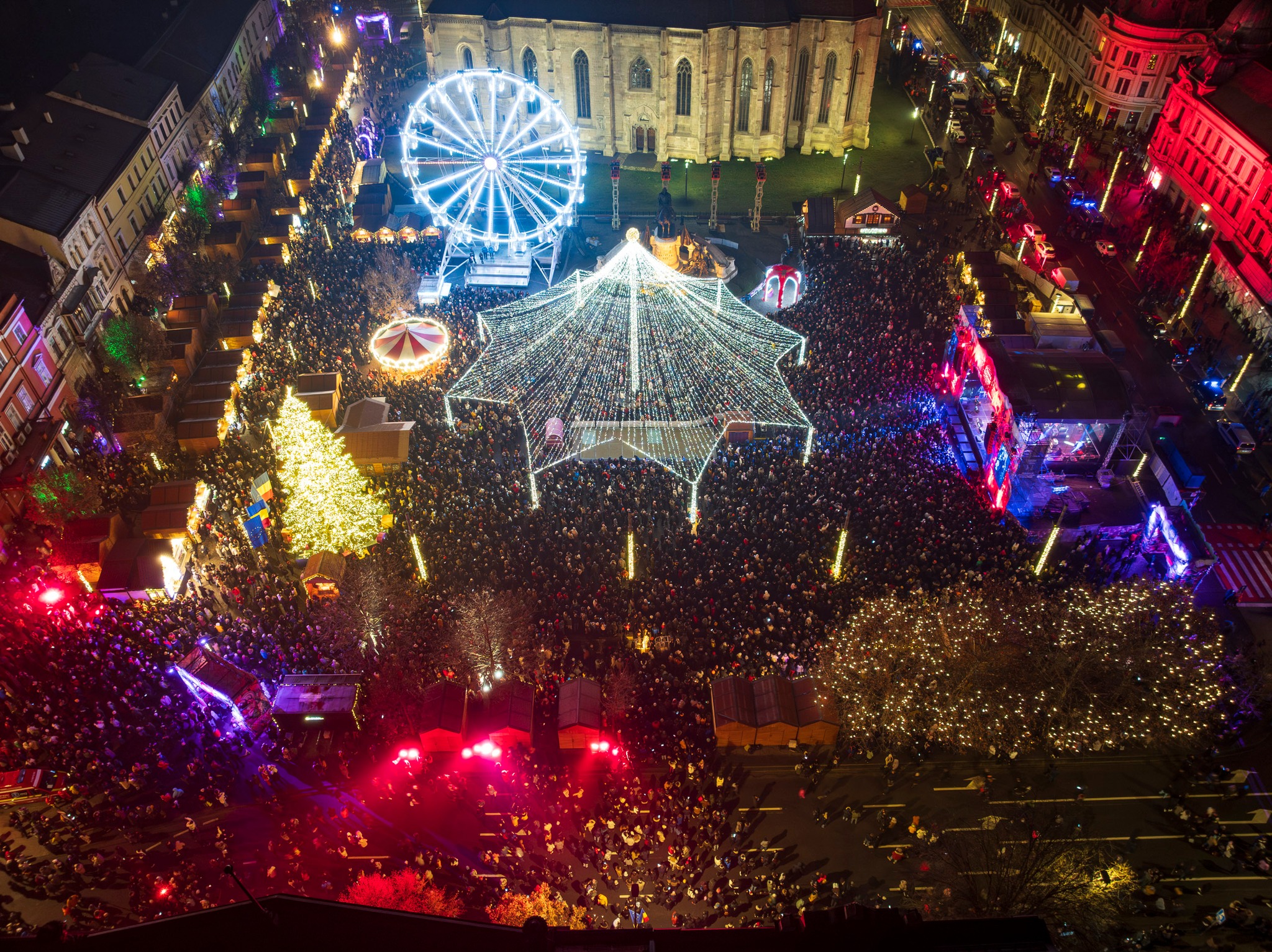 Ce surprize ascunde Târgul de Crăciun din Cluj-Napoca în acest an! Puya, Guess Who și Vlăduța Lupău aprind magia Crăciunului la Cluj. Ce NU trebuie să ratezi la Târgul de Crăciun 2025 1