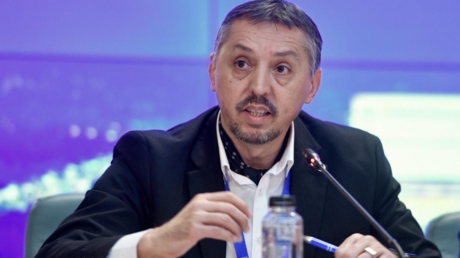 Eveniment socant la o școală din Cluj-Napoca. Elev de 6 ani, dezbrăcat și bătut de colegii din clasa zero. A rămas fără un deget. Reacția ministrului Daniel David 1