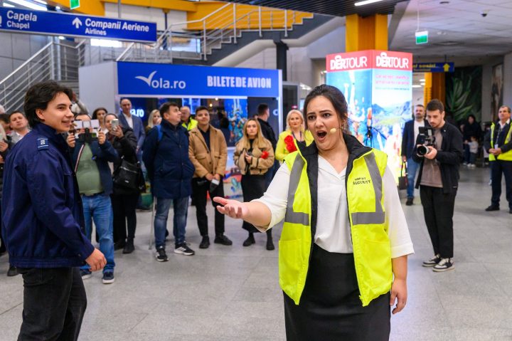 (Video) Record istoric la Aeroportul Cluj! 3 milioane de pasageri în 2025. Ce planuri uriașe are pentru următorii ani. Artiștii Operei au întâmpinat pasagerul cu numărul 3 milioane 1