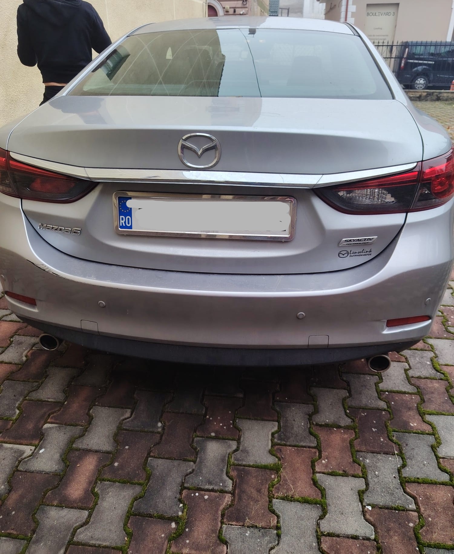 Cu cât vinde ANAF Cluj-Napoca un autoturism Mazda 6 din 2016 şi un BMW 320 D Cabrio 1