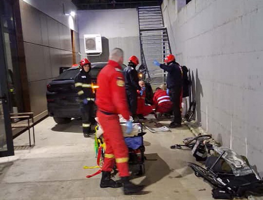 O judecătoare pensionară de 51 de ani a lovit mortal un bărbat în parcarea unui centru medical. Alte două persoane au fost rănite 1