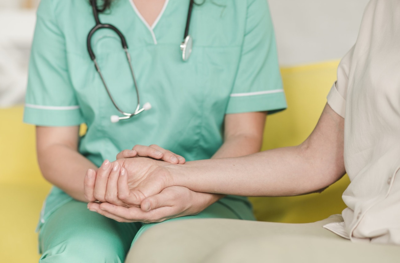 De ce ne mor medicii în spitale? O asistentă medicală a făcut infarct ieri în timpul turei. Tragedii în lanț în spitale, fără rezolvare? 1