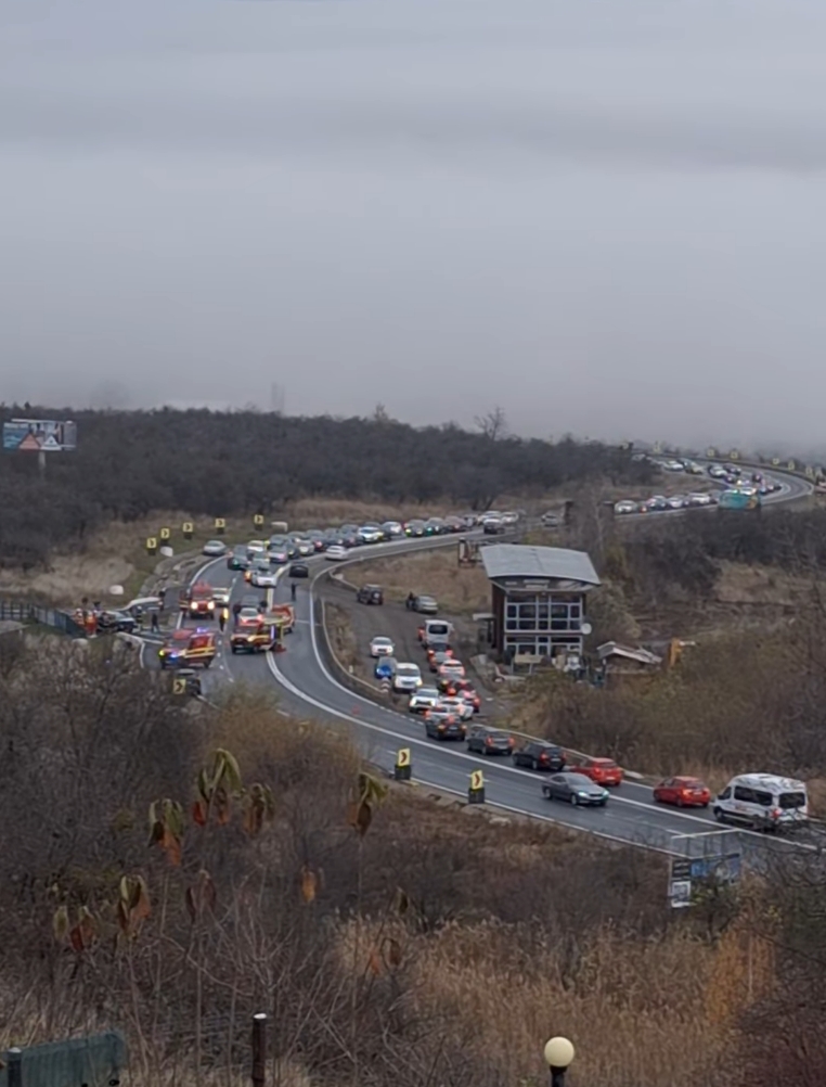 (Video) Tragedie la ieșirea din Cluj: Un bărbat a murit după ce a rămas prins în mașină într-un accident cumplit 1