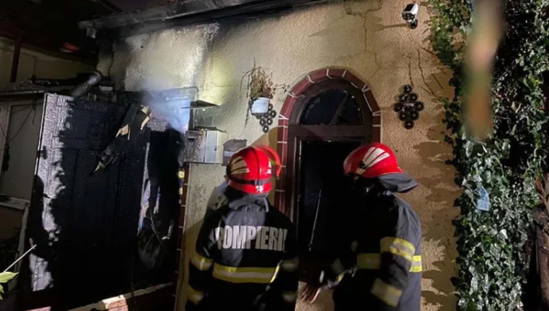 Incendiu la o casă din centrul Clujului, pe strada Memorandumului. O femei de 80 de ani a fost evacuată 1