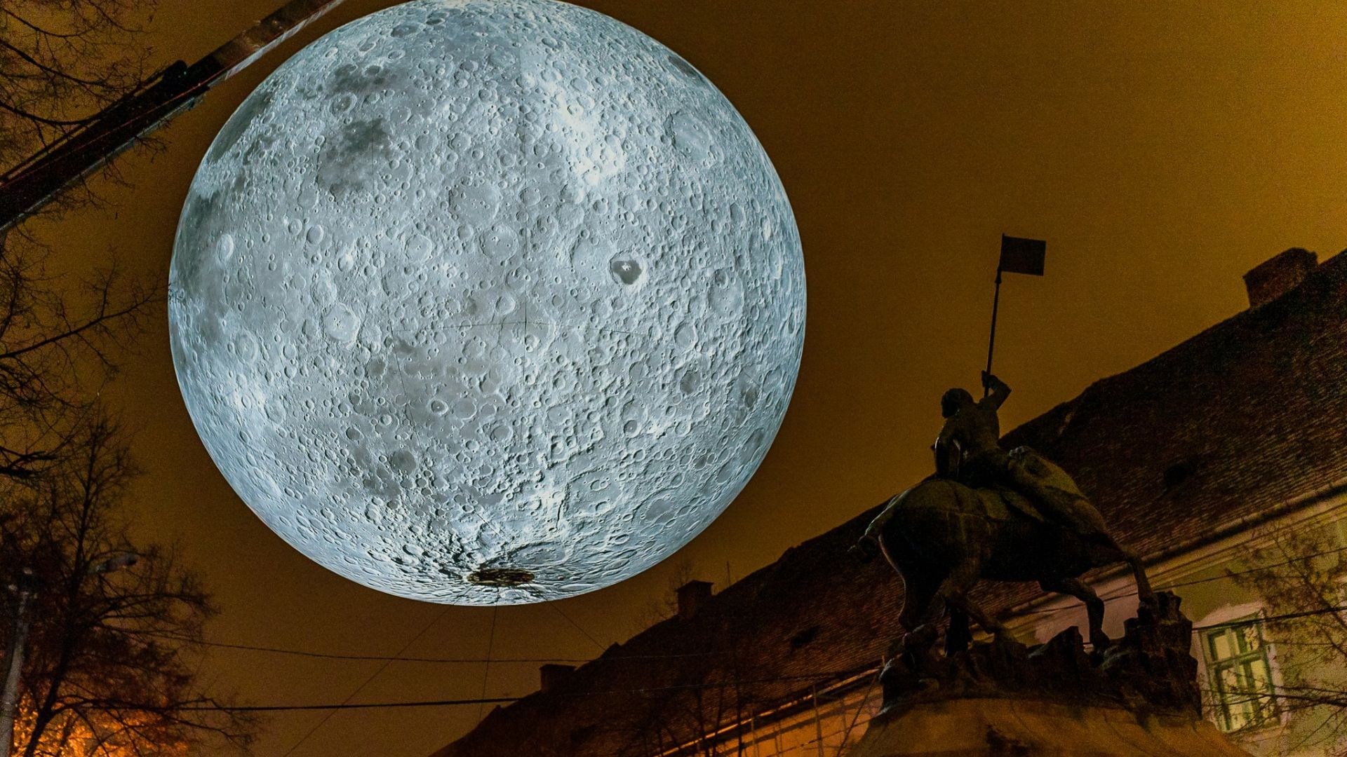 „Museum of the Moon” revine la Cluj: unde va fi instalată Luna uriașă 1