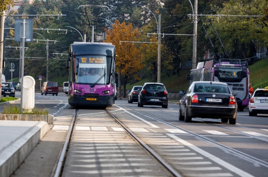 Lista celor mai zgomotoase străzi din Cluj Napoca. Au fost înregistrate valori care depășesc 80 de decibeli, un prag considerat foarte ridicat și care poate avea efecte asupra sănătății în cazul expunerii îndelungate. 1