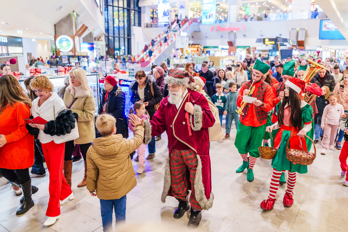 Weekend plin de magie în Iulius Mall Cluj: parada lui Moș Crăciun, elfi veseli și promoții personalizate 1