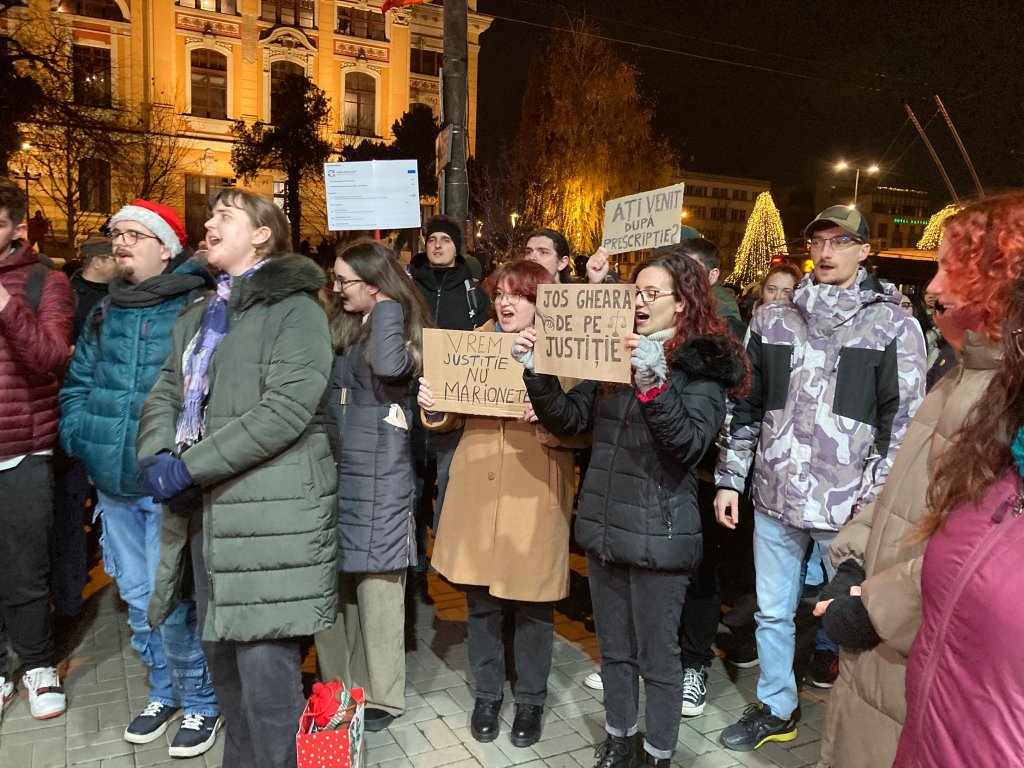 (Video) A treia noapte de proteste la Cluj. 'Nu sună Lia, sună România!" Peste 1.000 de clujeni au strigat pentru o Justiție independentă. Duminică urmează un marș pentru justiție 2