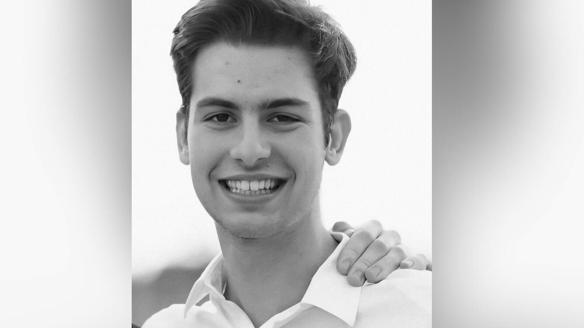 Cauza decesului tânărului de 18 ani, găsit mort de mama lui după un majorat. Venise de la un majorat şi mâncase un sandviş 1