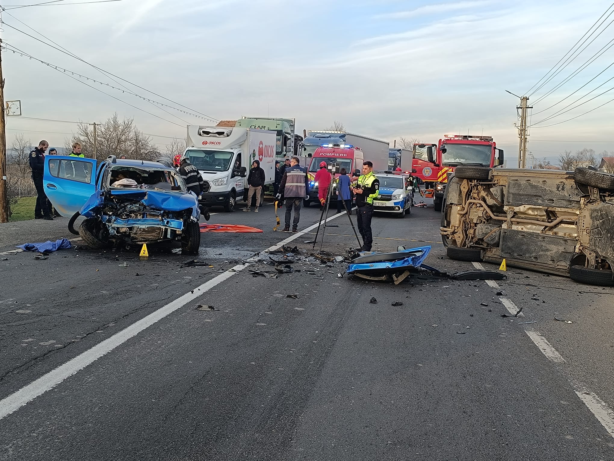 (Video) Cluj. O şoferiţă de 78 de ani a provocat un accident pe DN1C, după ce a intrat pe contrasens. 3 persoane, la spital 2