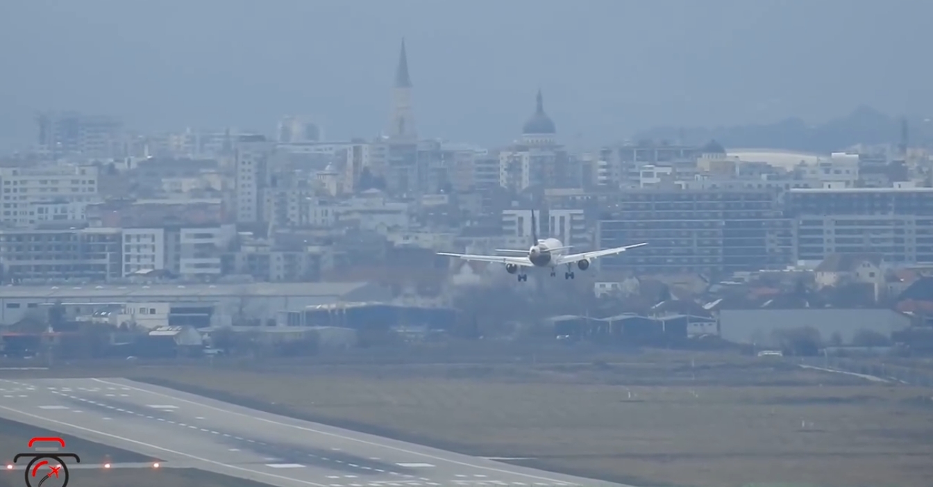 (Video) Imagini spectaculoase pe Aeroportul Cluj: Aterizării cu emoții din cauza vântului puternic 1
