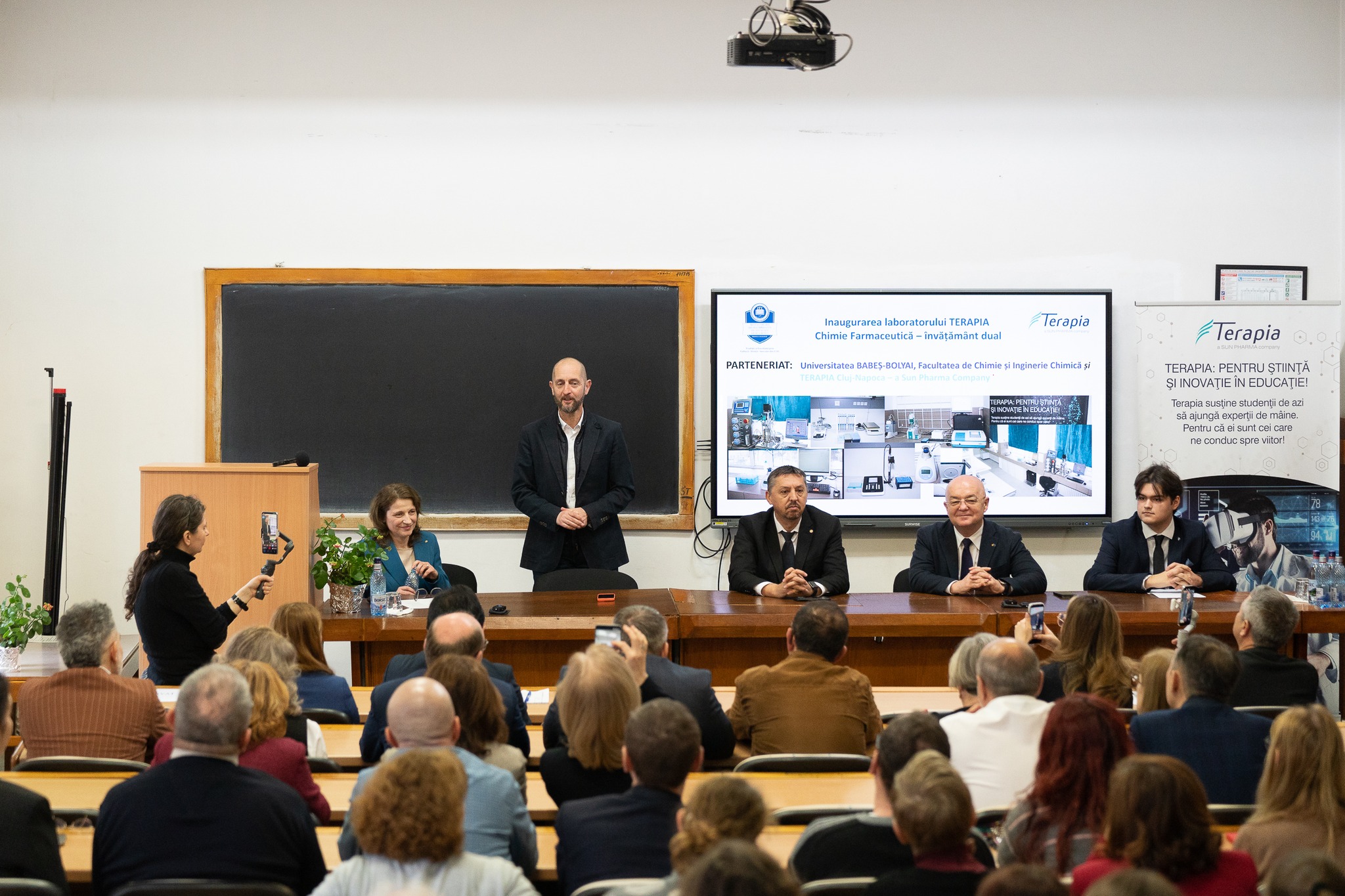 (Video) UBB Cluj intră tare în “zona de sănătate”. A inaugurat un nou program de studii, în parteneriat cu Terapia 1