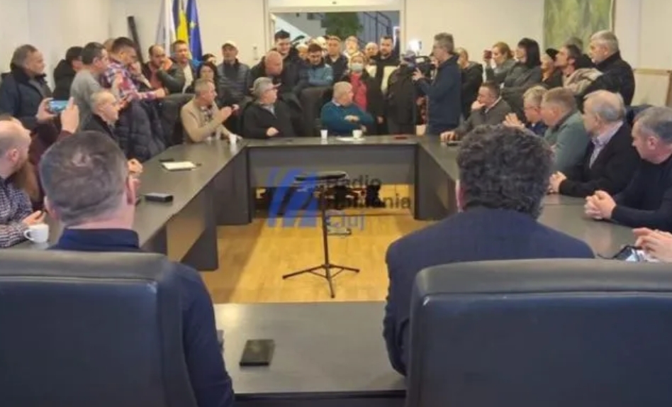 (Video) Impozitele mărite scot oamenii în stradă în Cluj: proteste în Baciu și Dej, cu aceleași întrebări despre „cine decide” și „cine plătește” 2