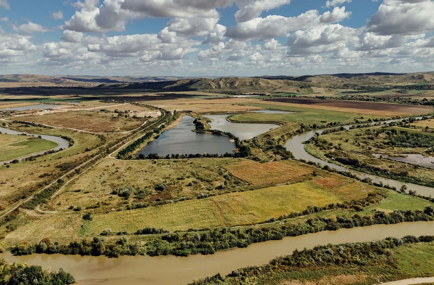 O bijuterie naturală din Cluj a fost scoasă la vânzare. Cât cere proprietarul pentru lacul privat și domeniu de 20 de hectare 1