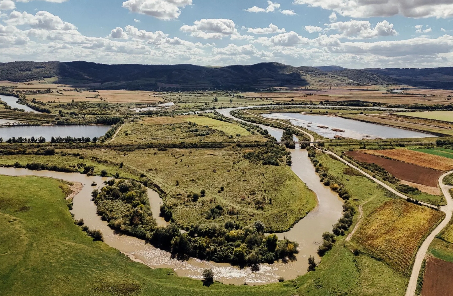 O bijuterie naturală din Cluj a fost scoasă la vânzare. Cât cere proprietarul pentru lacul privat și domeniu de 20 de hectare 2