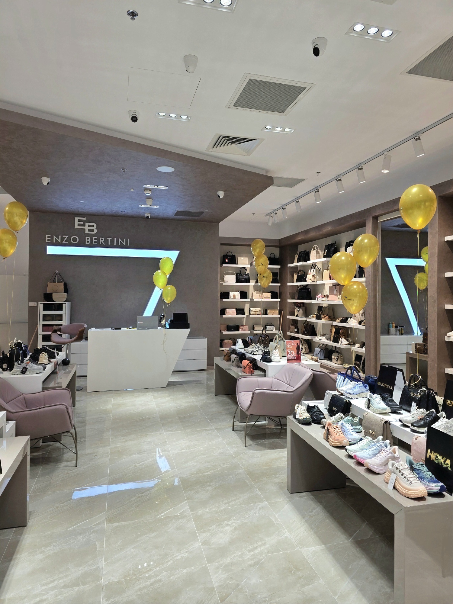 Enzo Bertini va aduce colecțiile de încălțăminte Valentino, Karl Lagerfeld, Premiata și ale altor branduri internaționale în RIVUS Cluj-Napoca 2