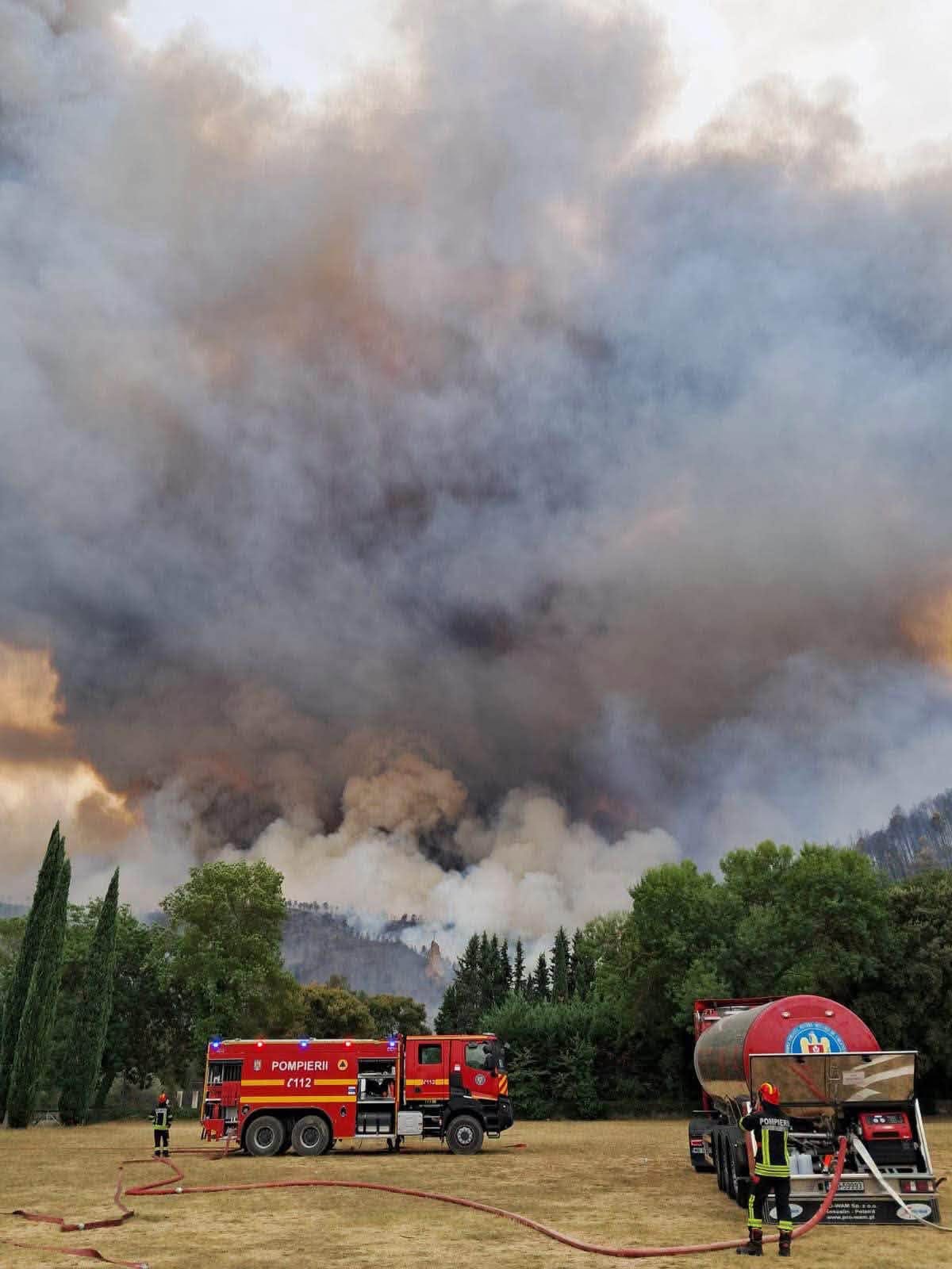 Opt pompieri clujeni s-au întors din misiunea din Franța. Au intervenit la incendii de vegetație și pădure 3