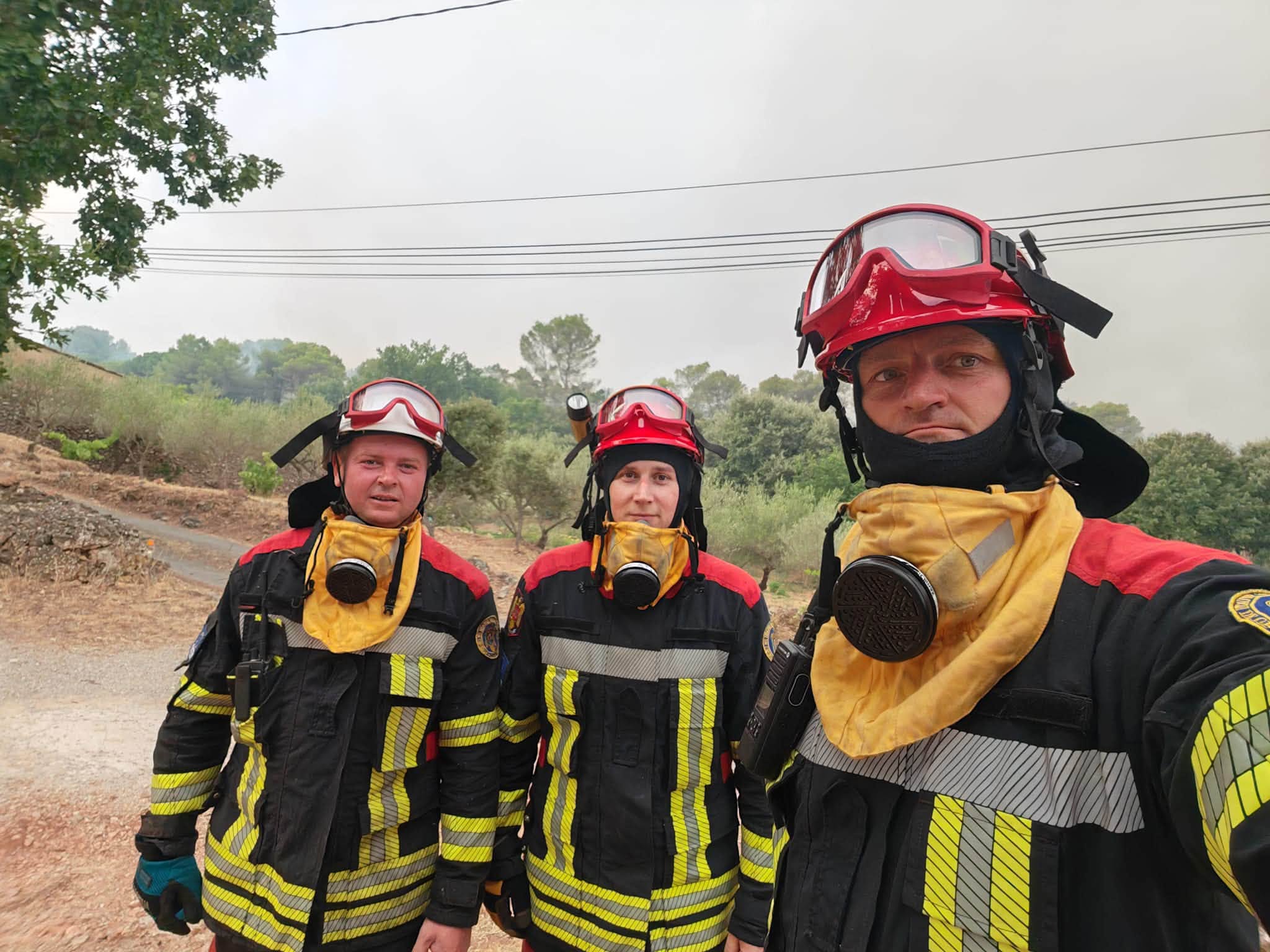 Opt pompieri clujeni s-au întors din misiunea din Franța. Au intervenit la incendii de vegetație și pădure 2