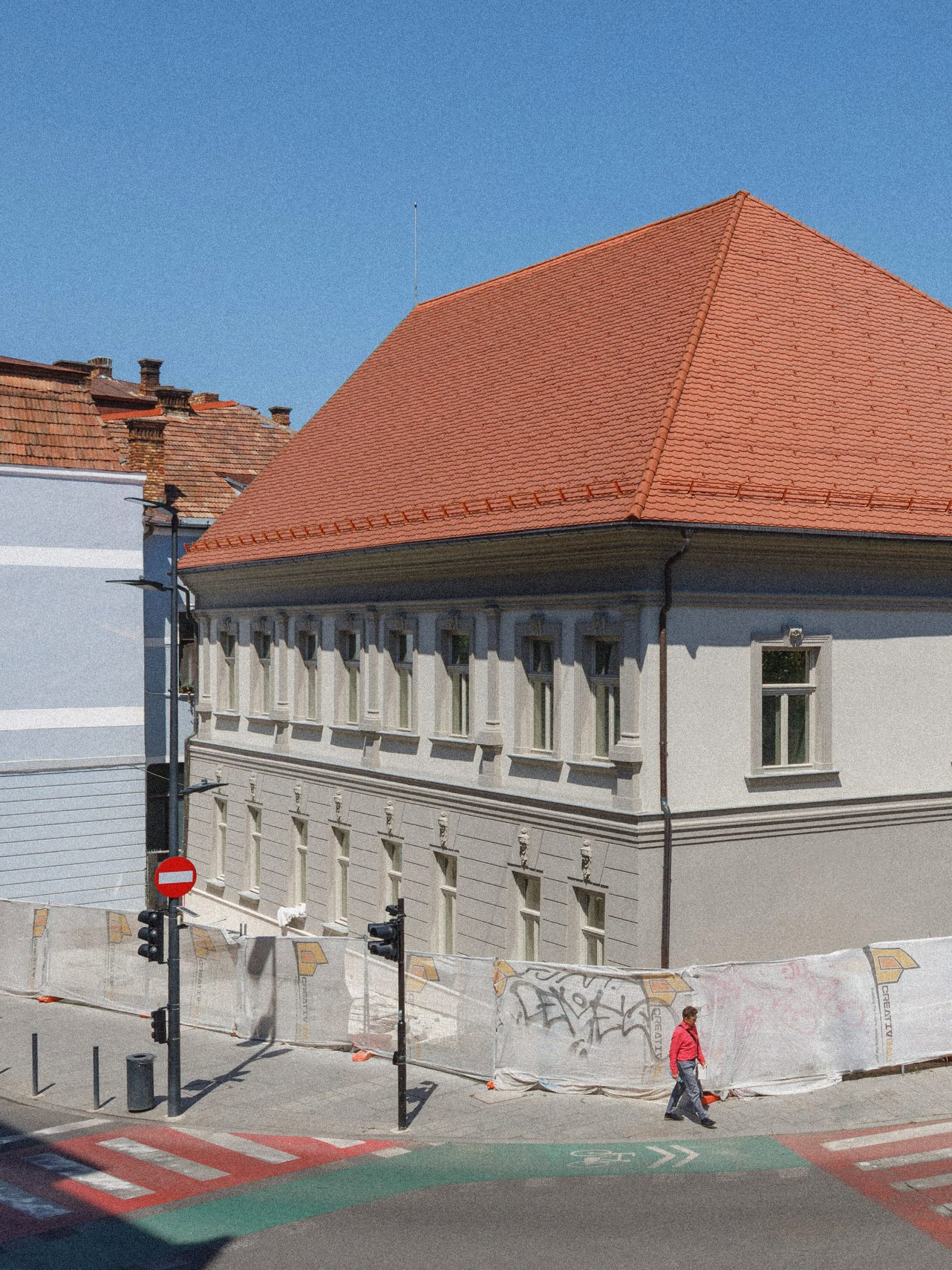 Adrian Ghenie a cumpărat o casă istorică din centrul Clujului și a transformat-o într-un muzeu. Casa Bogdánffy se deschide după aproape 10 ani de lucrări 1
