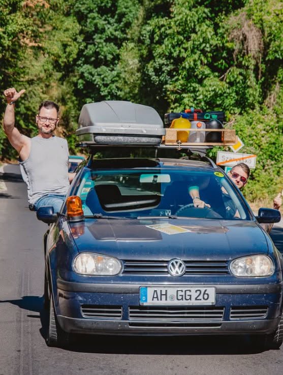 (Foto) Ce sunt sutele de mașini ciudate care traversează nordul Transilvaniei. Au numere de concurs și vin din toată Europa 3